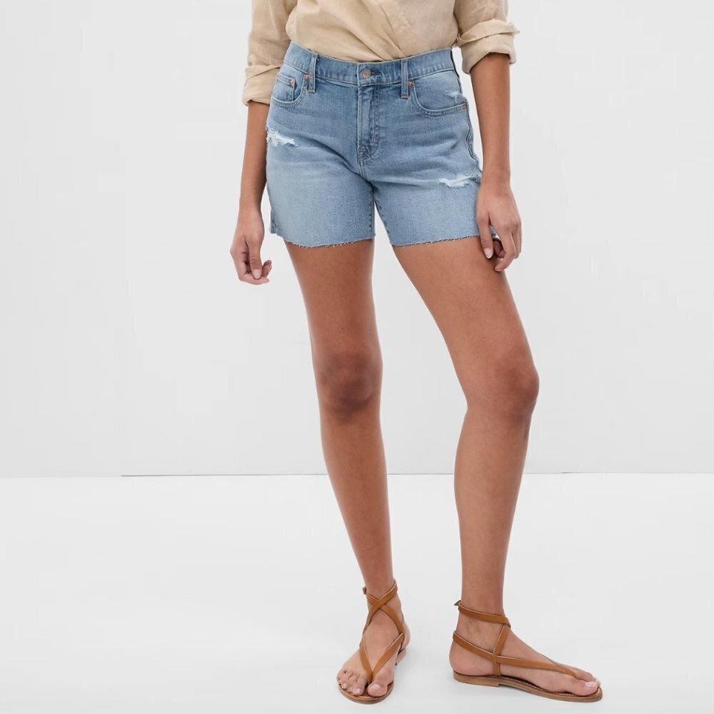 Gap 5" Mid Rise Denim Girlfriend Shorts Light Indigo Destructed